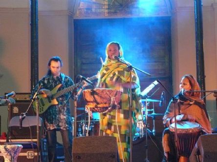 Y el concierto de Aziza Brahim